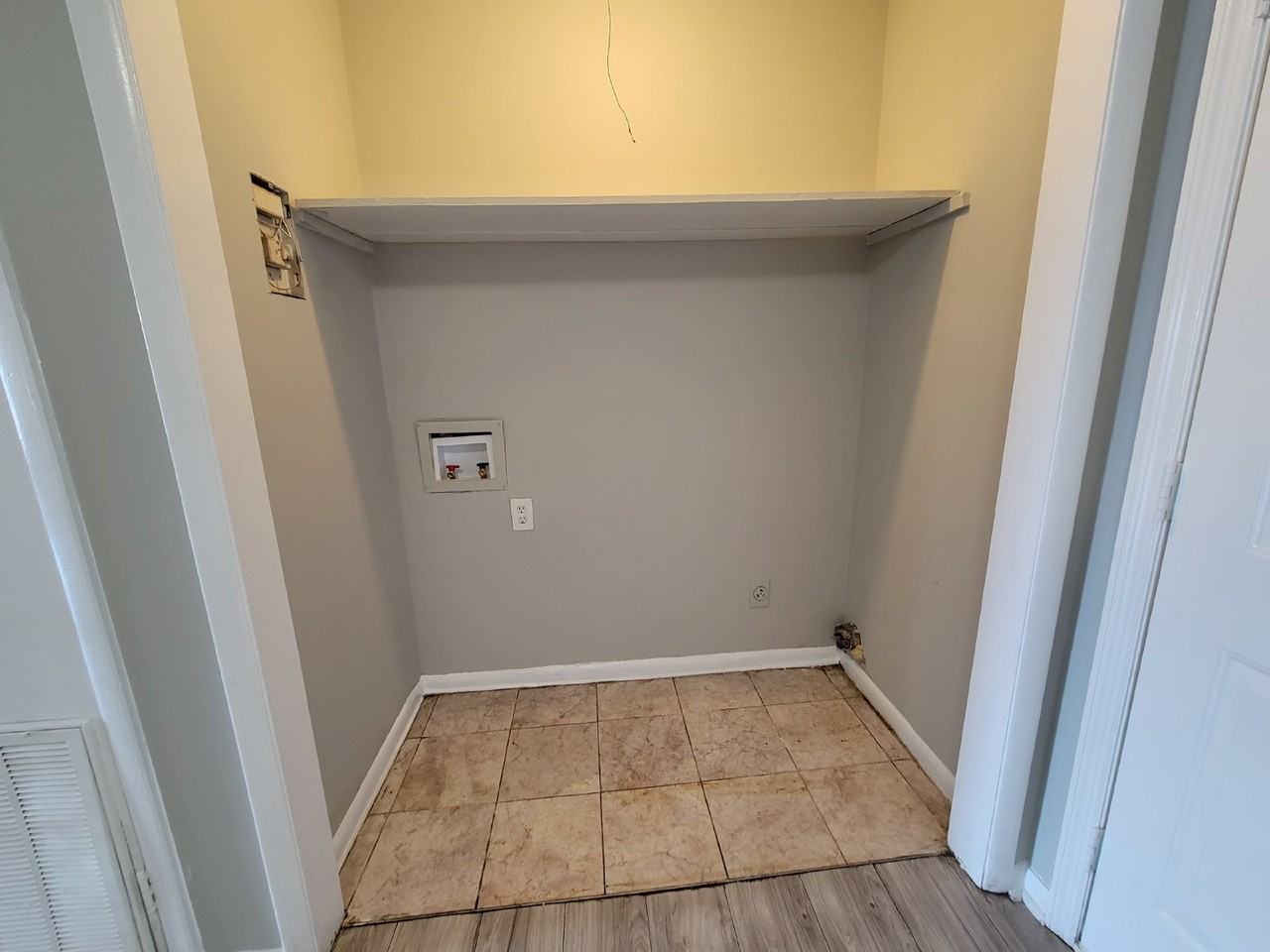 1818 Glenn St Sw Apt 1 - Photo 4 of 9