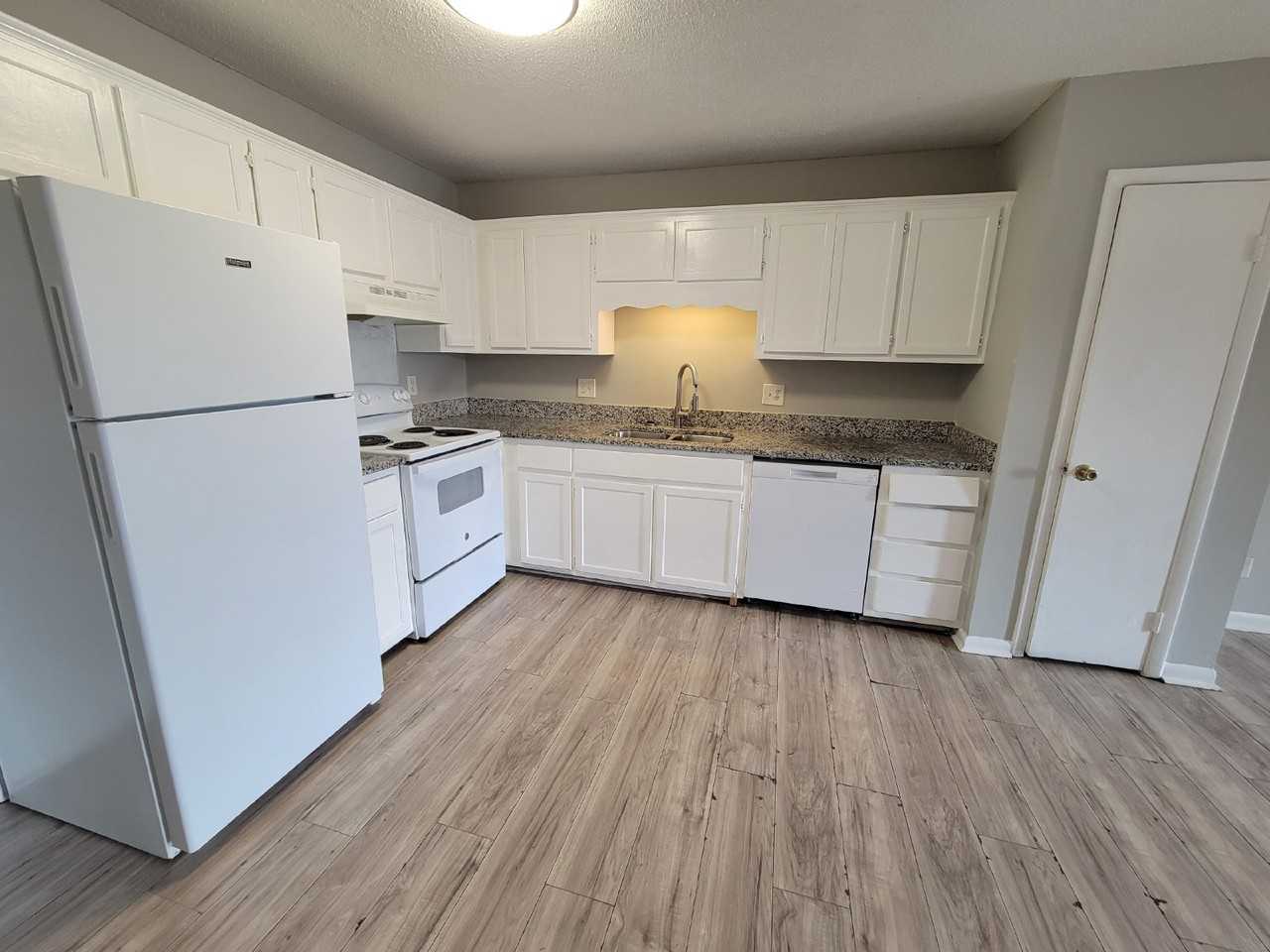 1818 Glenn St Sw Apt 1 - Photo 5 of 9