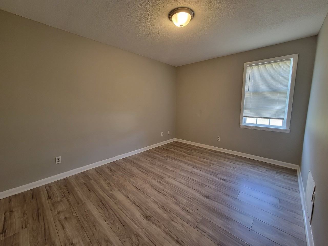 1818 Glenn St Sw Apt 1 - Photo 6 of 9