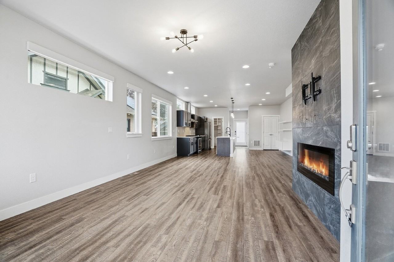 1518 Newton St - Photo 5 of 48