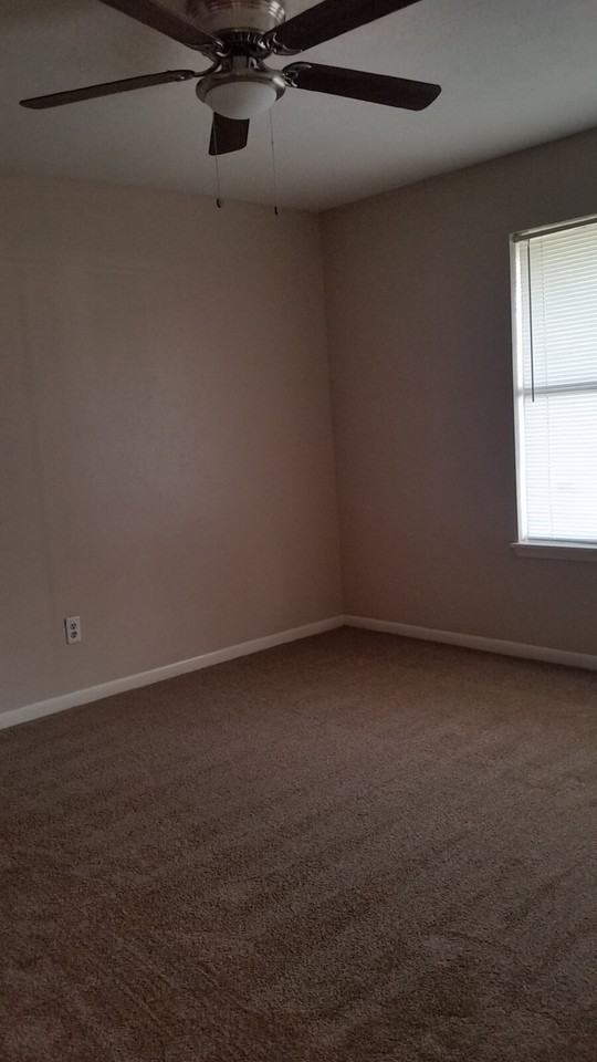 1715 Hazelwood St - Photo 3 of 20