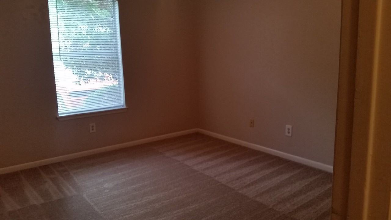 1715 Hazelwood St - Photo 7 of 20