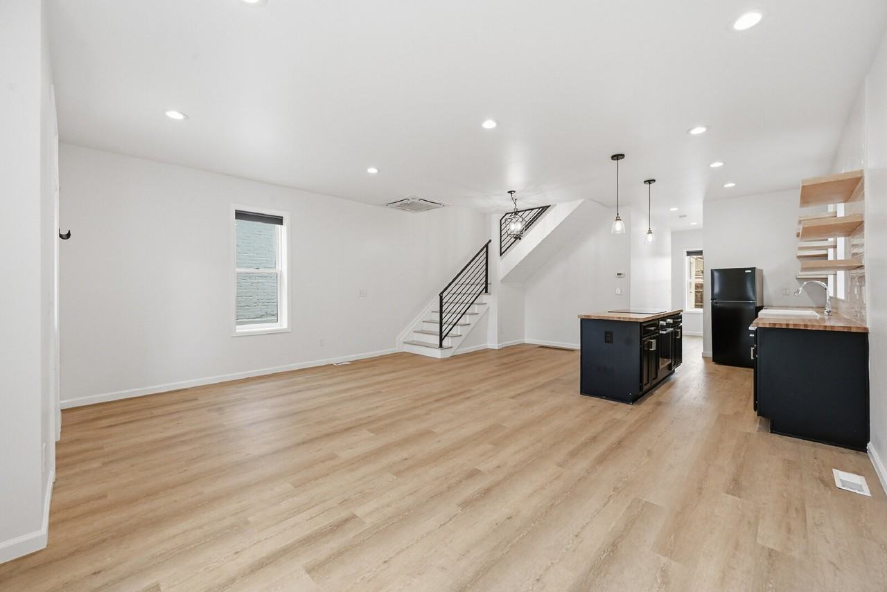 3216 Curtis St - Photo 5 of 29