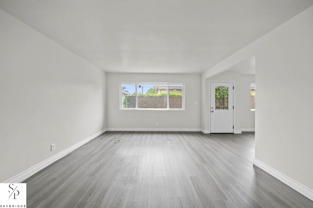 8104 1/2 Alameda St - Photo 3 of 20