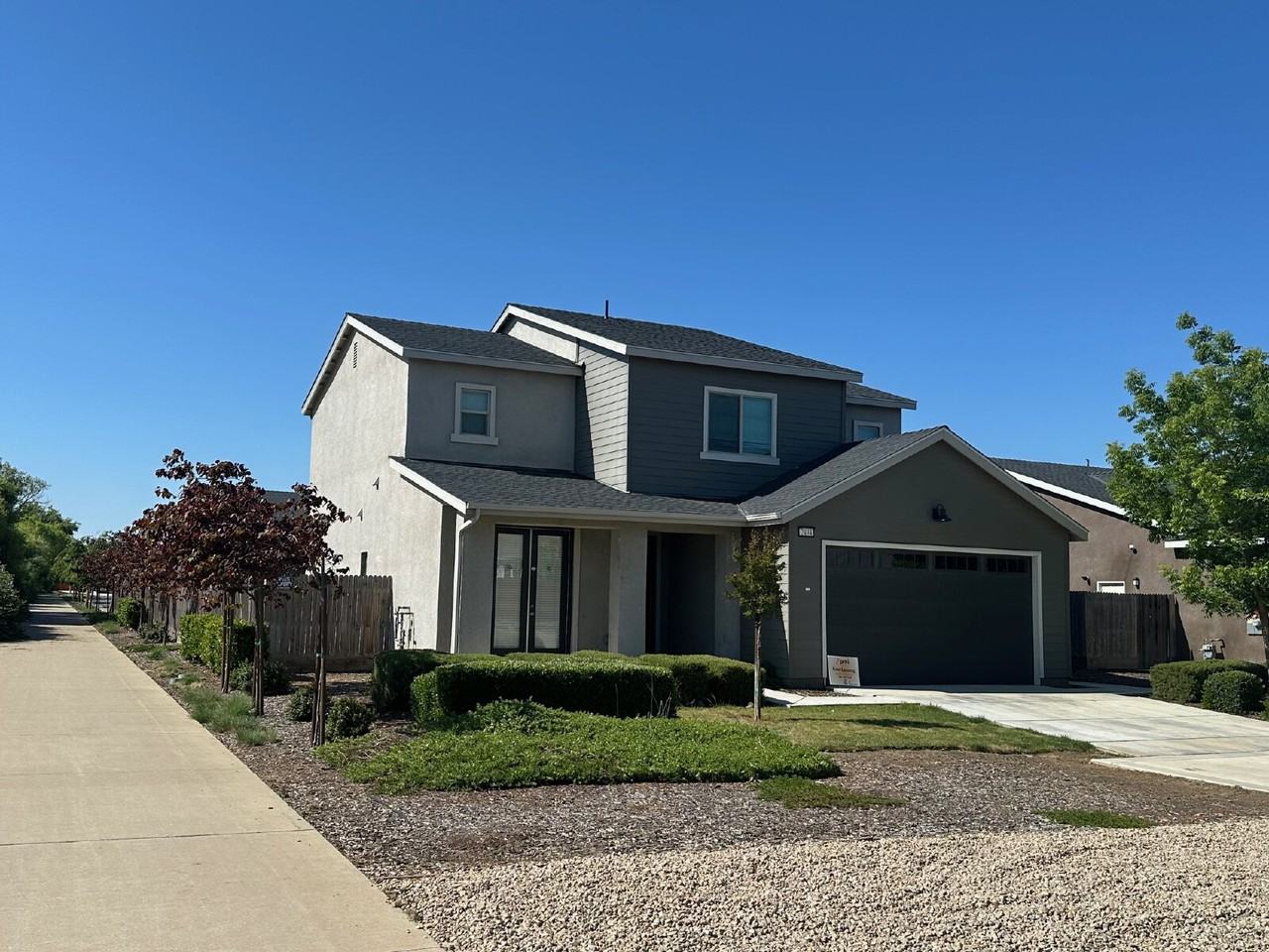 2494 Valdes Dr - Photo 5 of 35