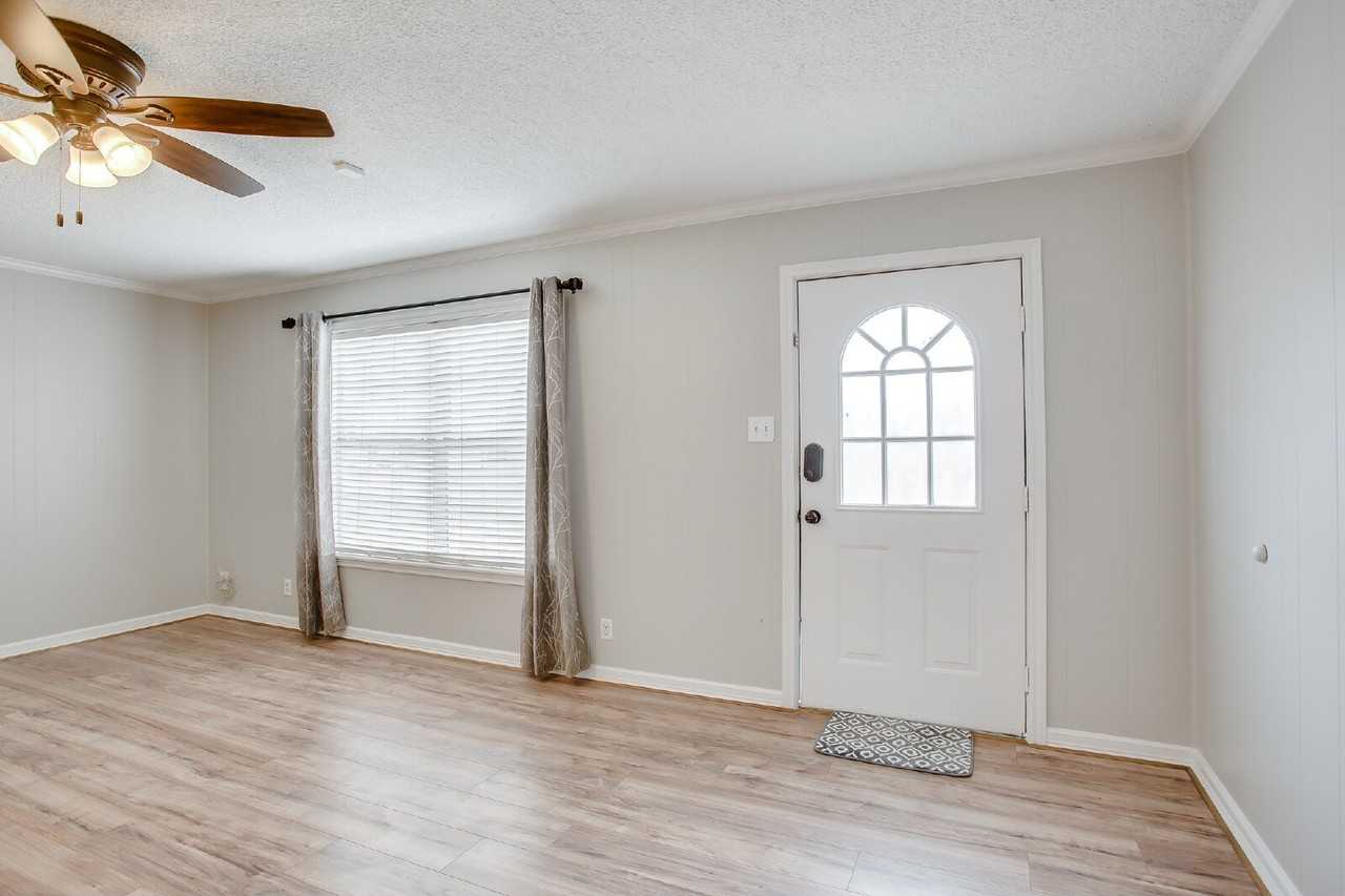 3617 32nd St - Photo 2 of 11