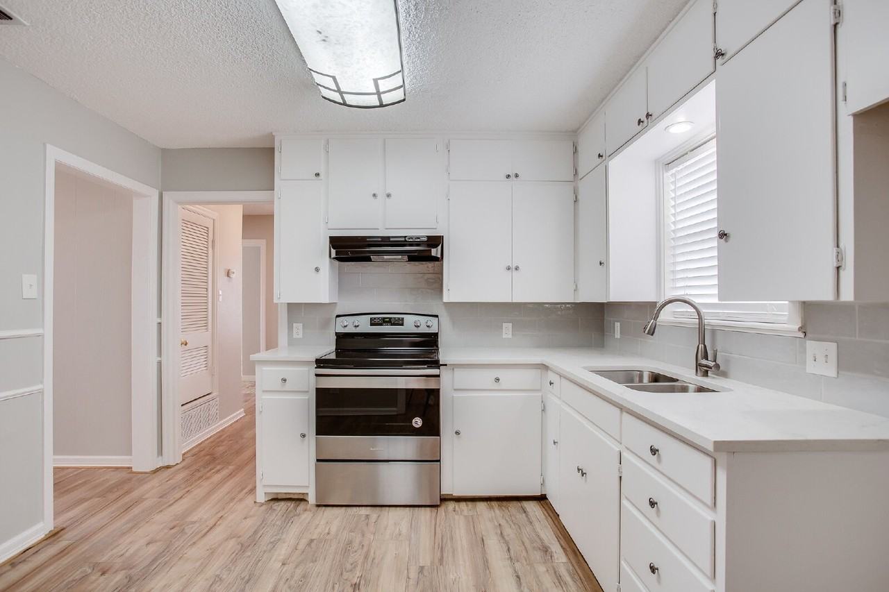 3617 32nd St - Photo 5 of 11