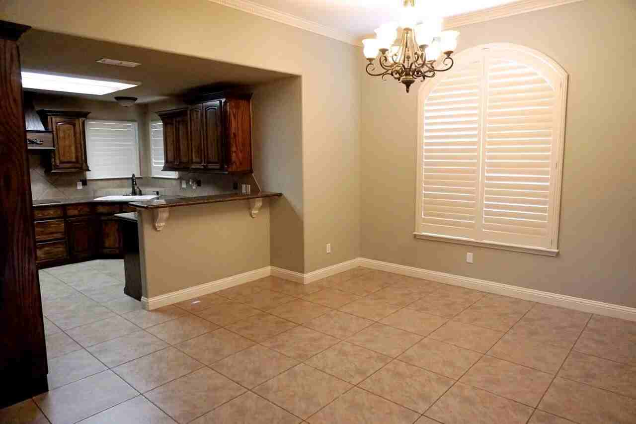 6410 93rd St - Photo 3 of 11