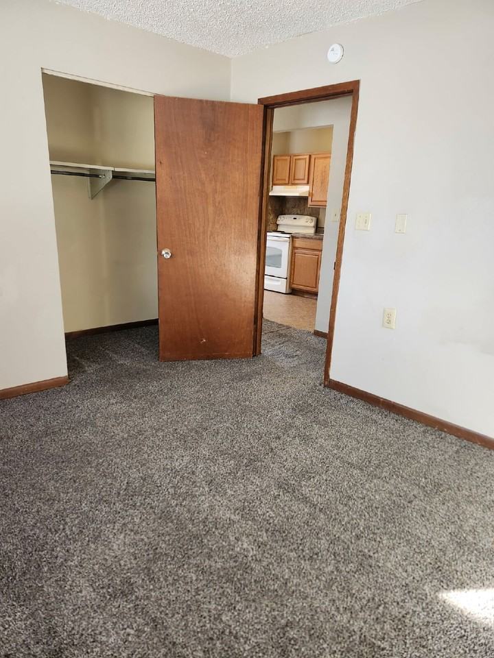 102 8th Ave Nw #15D - Photo 2 of 10