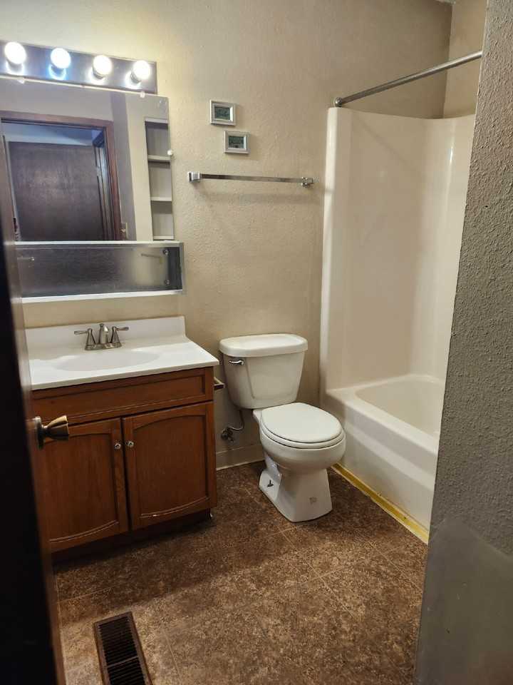 102 8th Ave Nw #15D - Photo 5 of 10