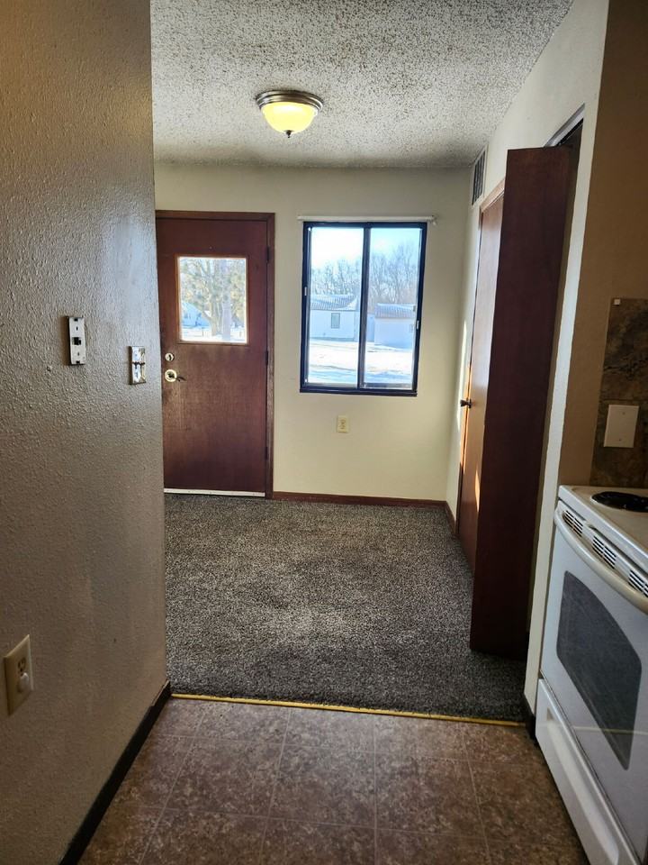 102 8th Ave Nw #15D - Photo 6 of 10