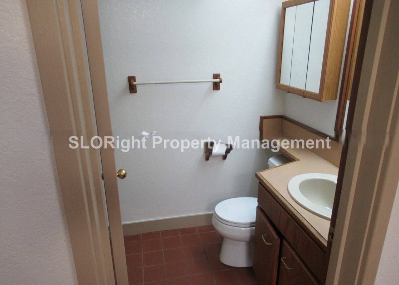 469 Sandercock St Apt C - Photo 4 of 13
