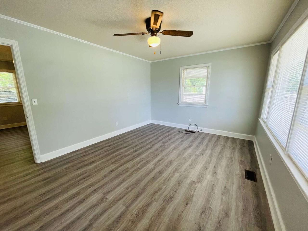 204 E James St - Photo 4 of 40