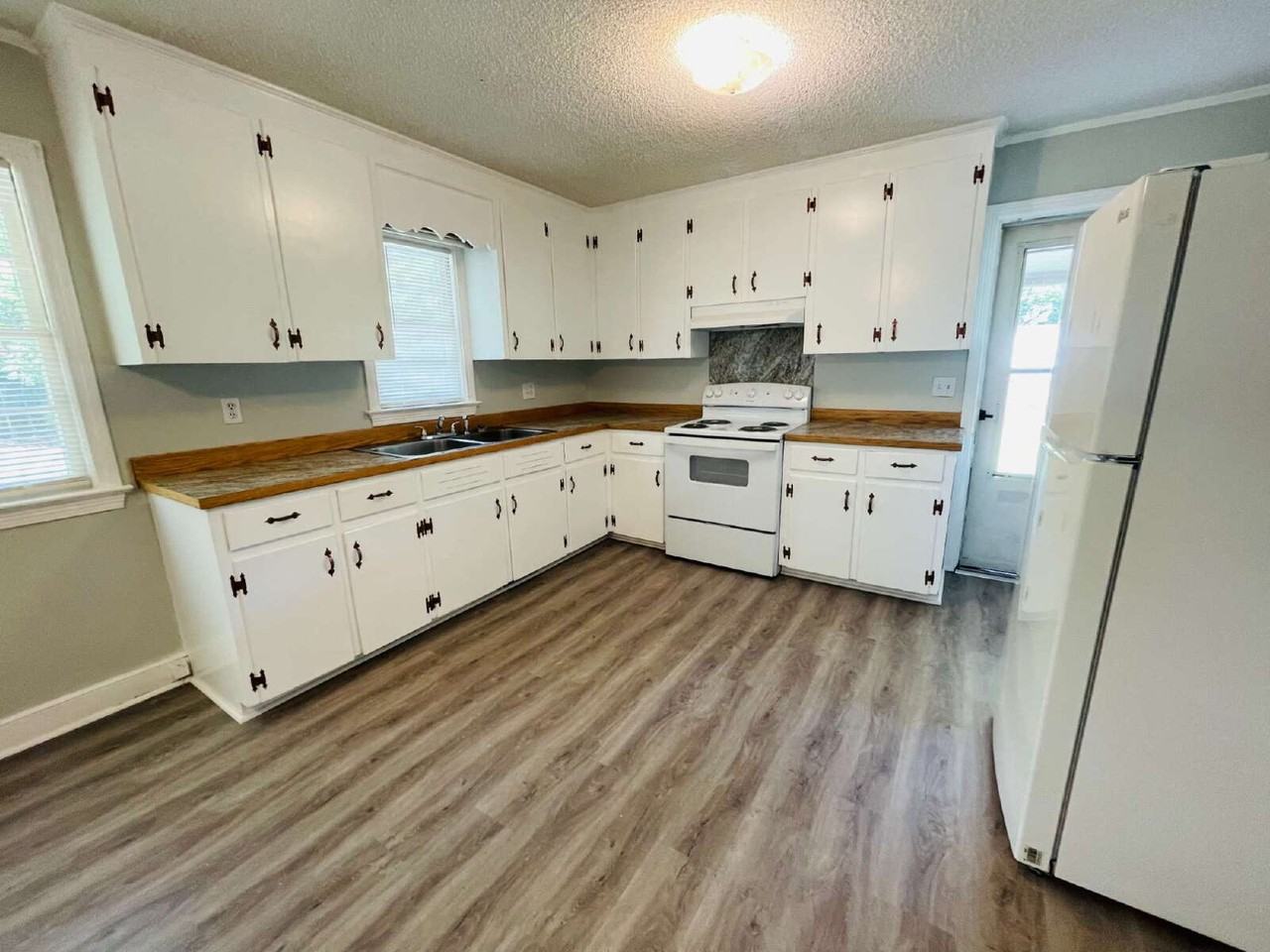 204 E James St - Photo 5 of 40