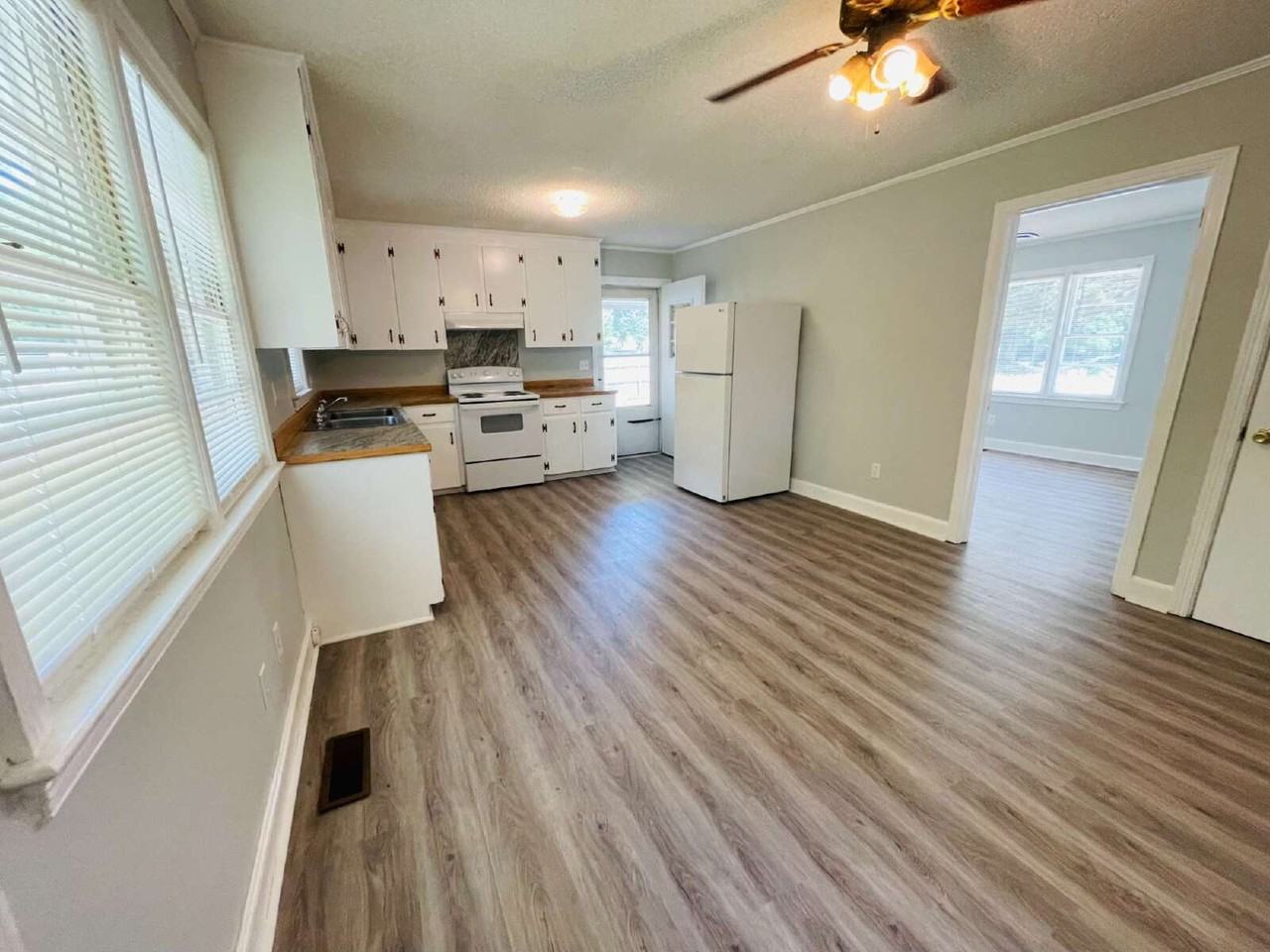 204 E James St - Photo 6 of 40