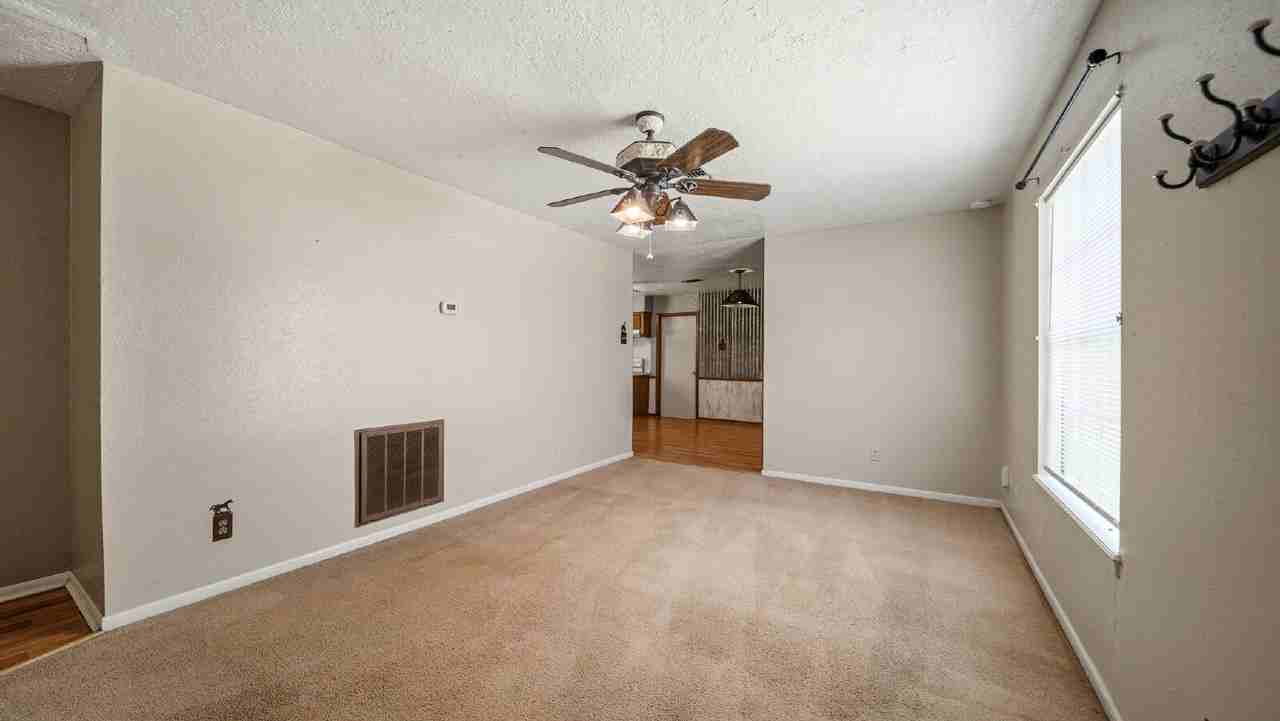 4027 Spring Branch Rd - Photo 7 of 19