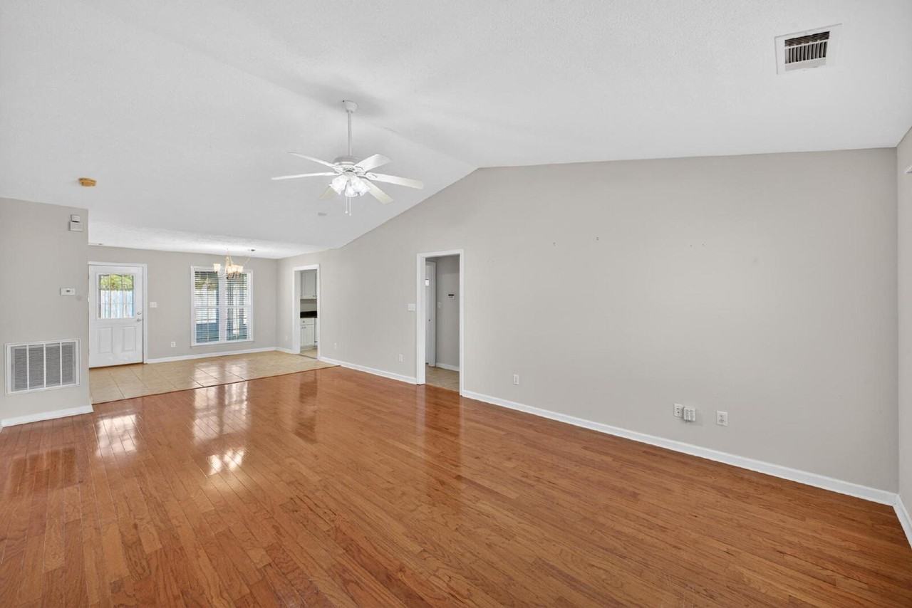 358 Beryl Dr - Photo 3 of 20