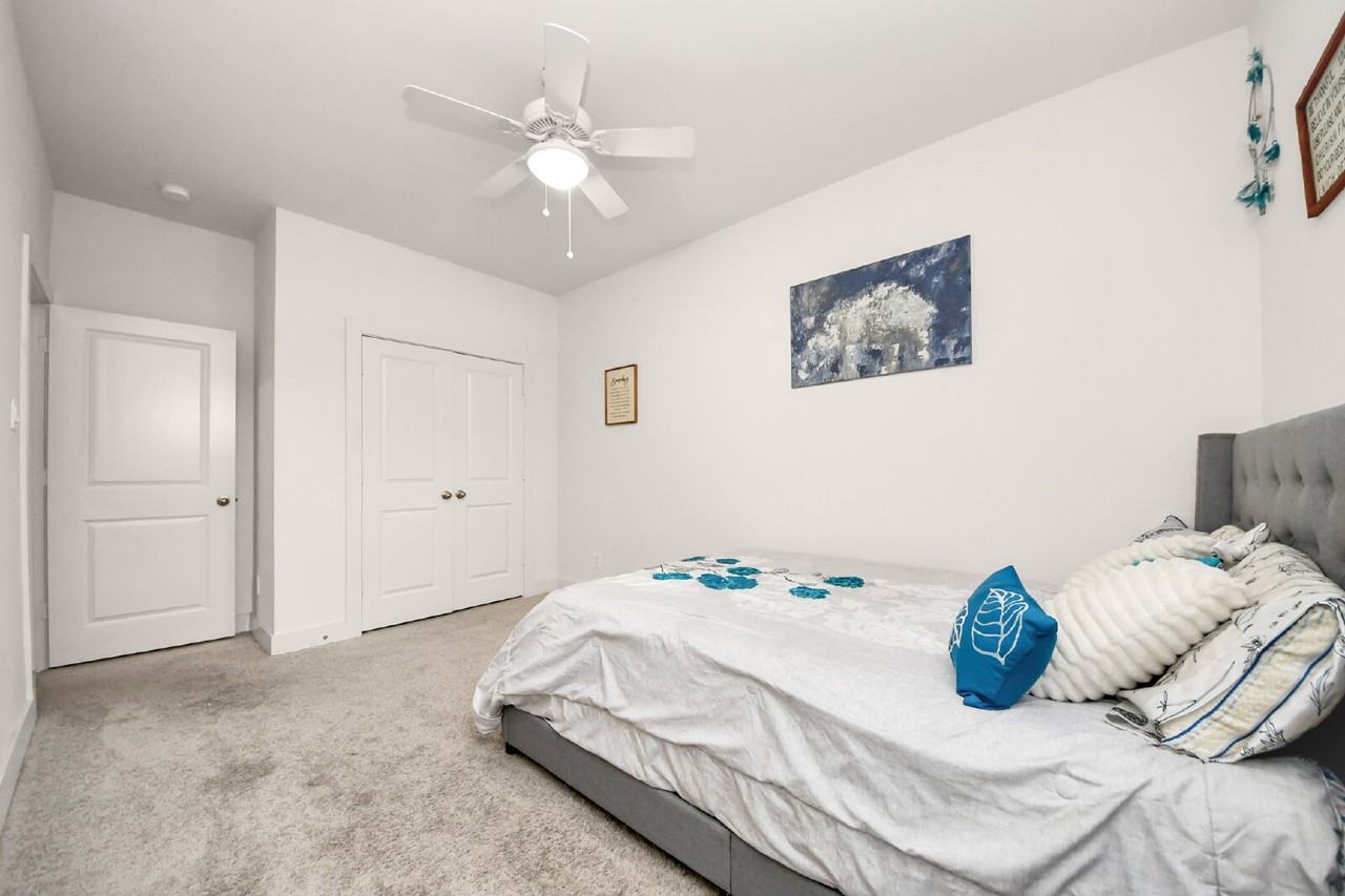 3622 Griggs Rd - Photo 4 of 33