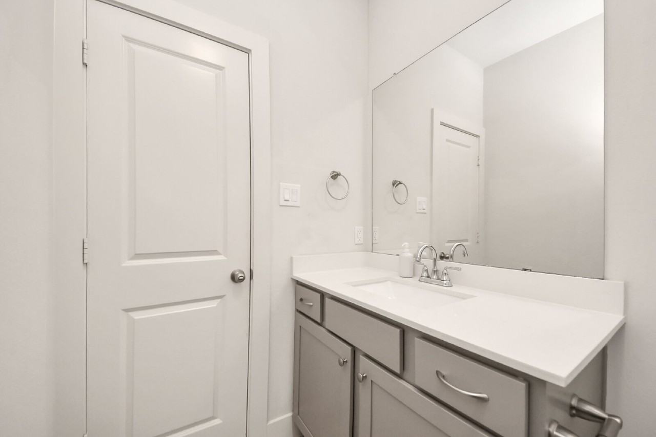 3622 Griggs Rd - Photo 5 of 33