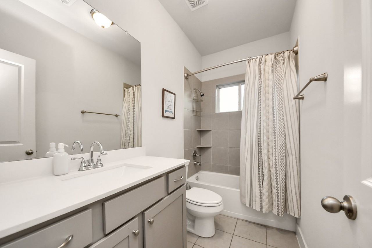 3622 Griggs Rd - Photo 6 of 33