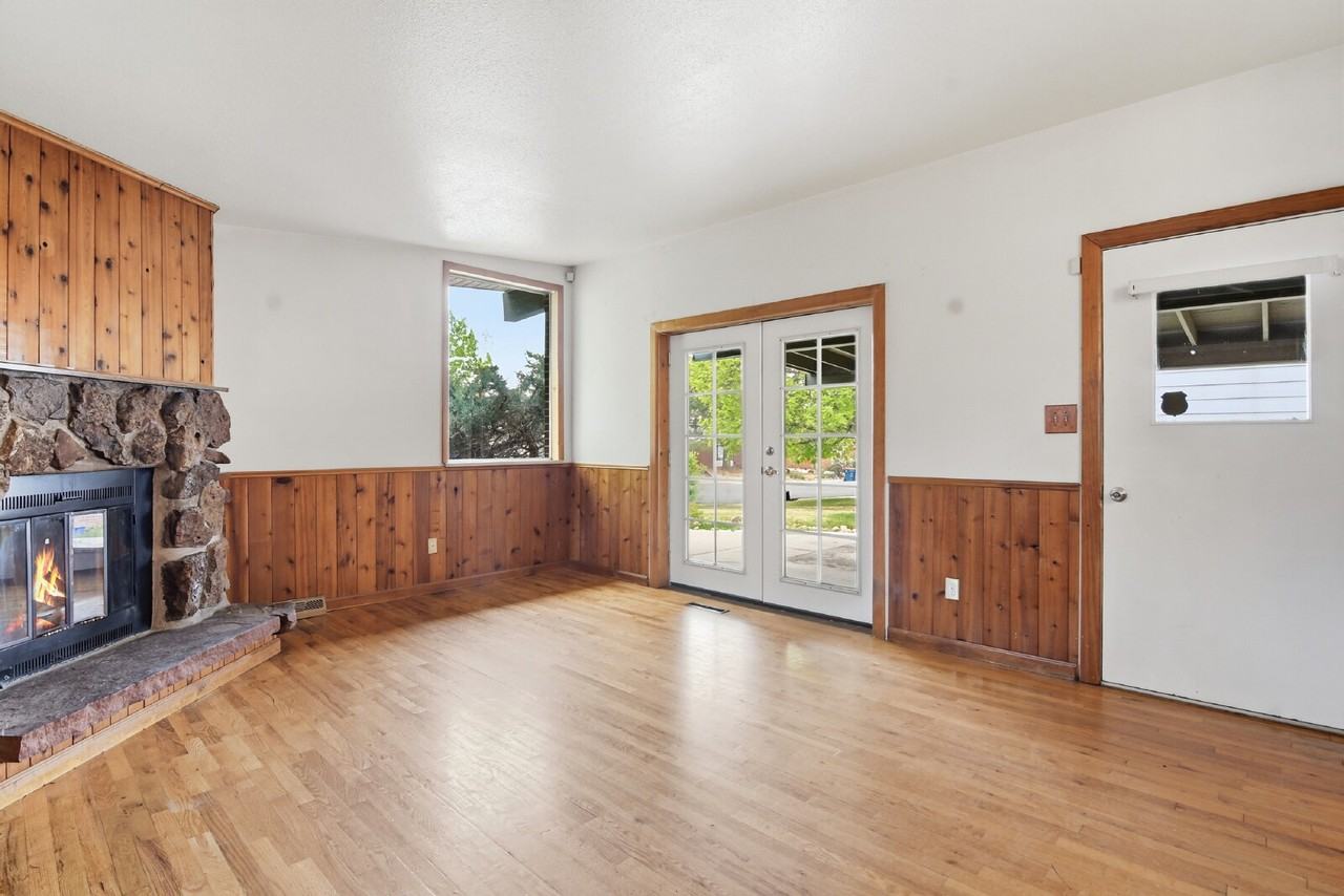 745 Marble St - Photo 5 of 37