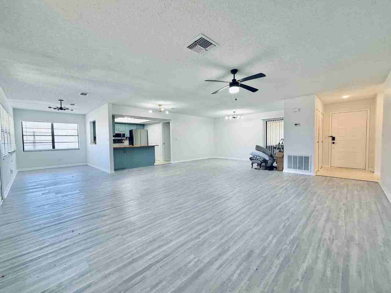 1326 Idlewood Dr - Photo 2 of 38