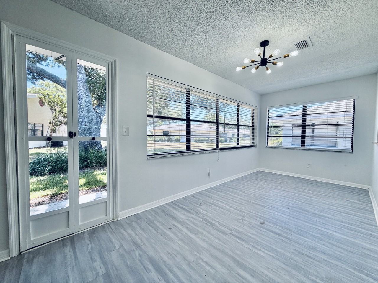 1326 Idlewood Dr - Photo 3 of 38