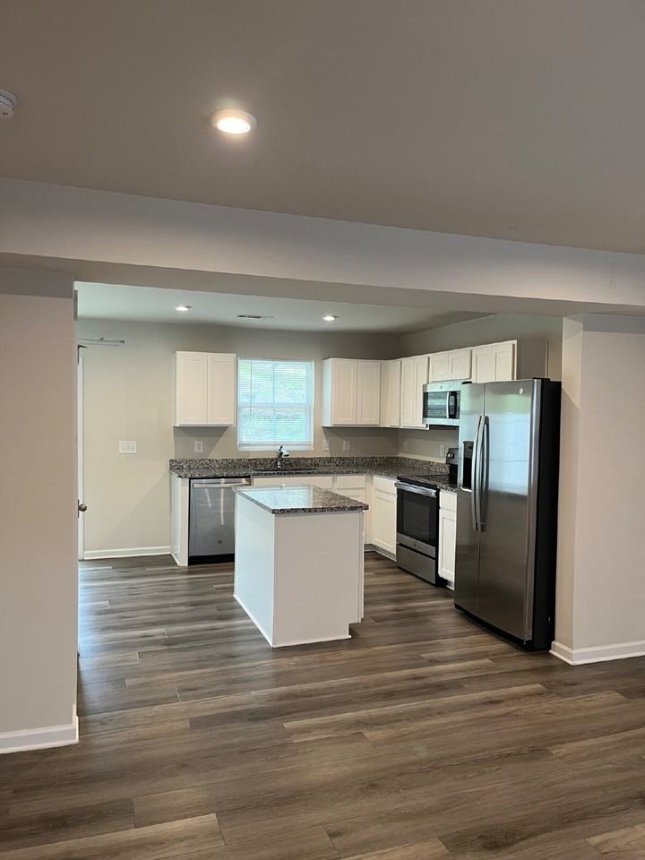 1607 Mountain Ash Ln - Photo 4 of 21