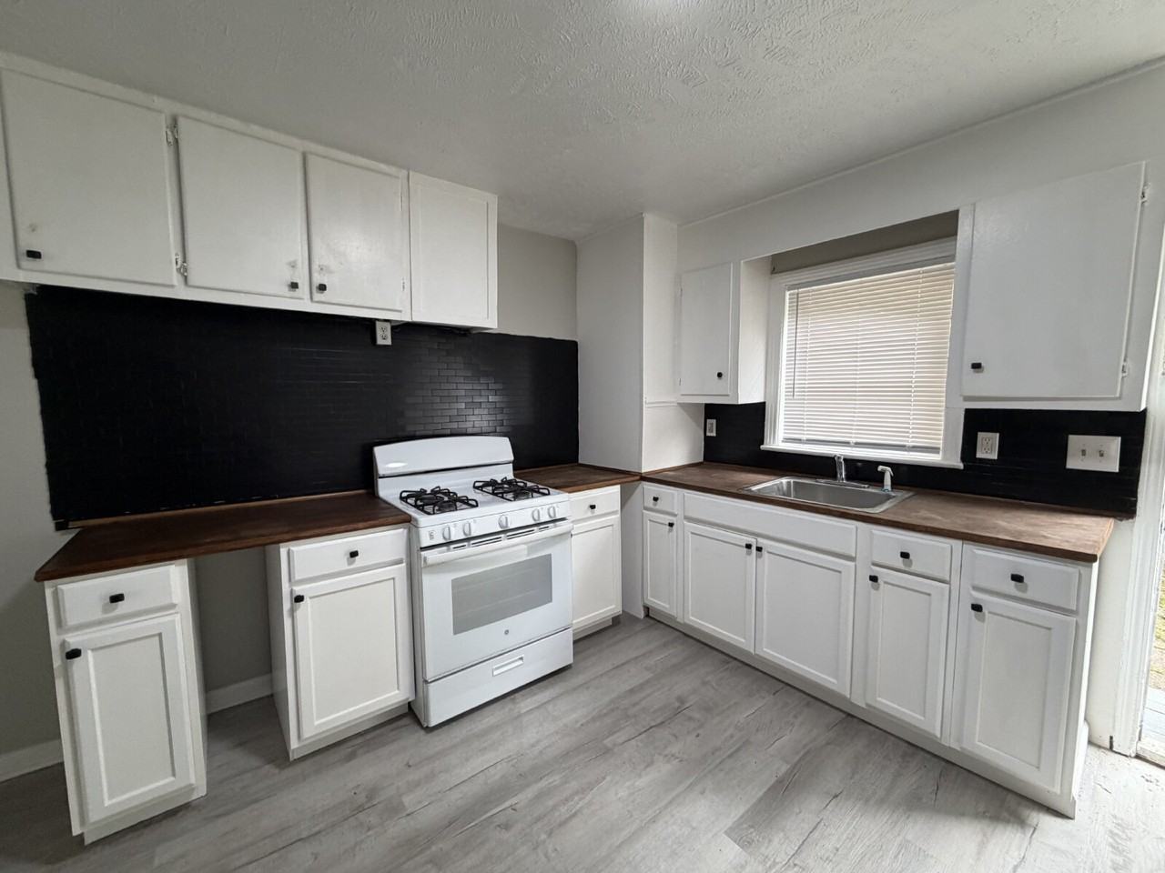 305 Valentour Rd #N - Photo 5 of 11
