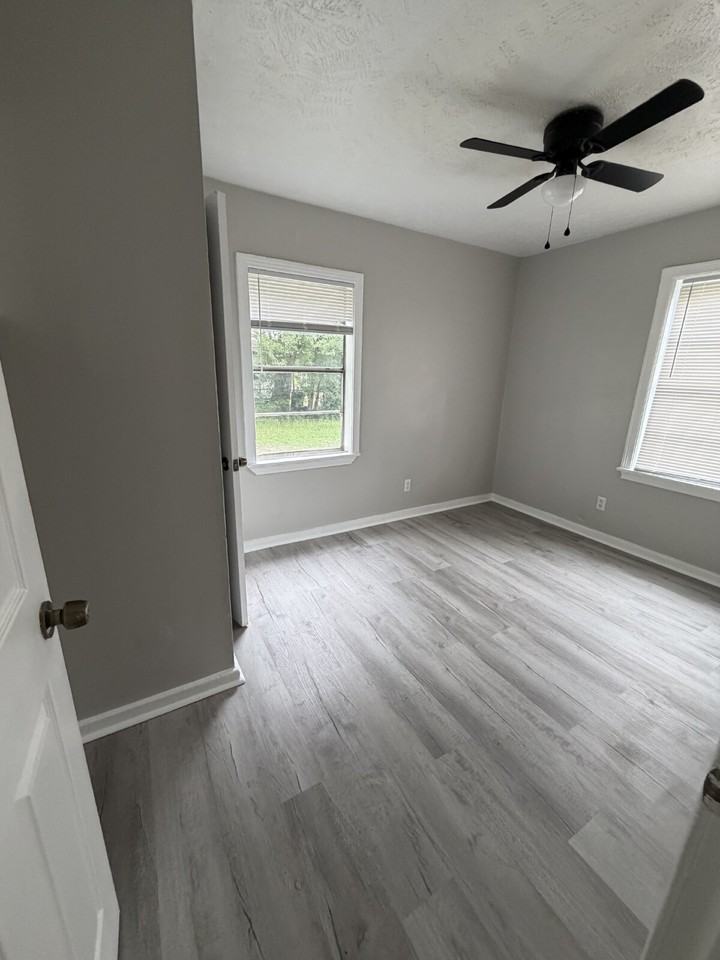 305 Valentour Rd #N - Photo 4 of 10