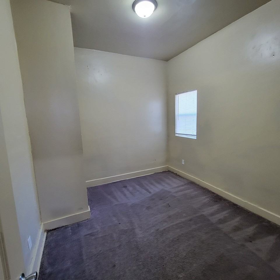 801 Warren Ave - Photo 2 of 11