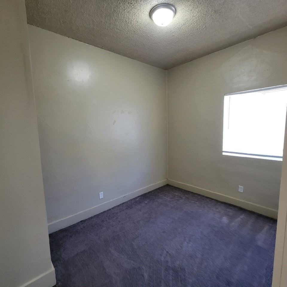 801 Warren Ave - Photo 3 of 11
