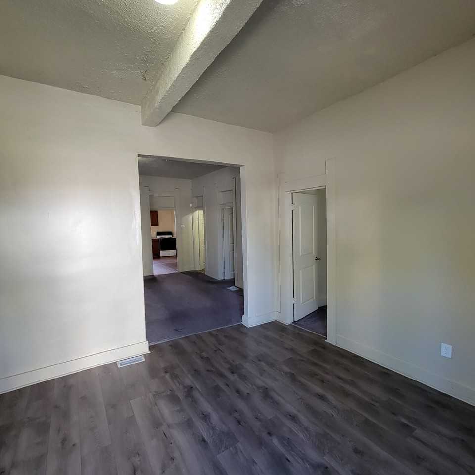 801 Warren Ave - Photo 4 of 11