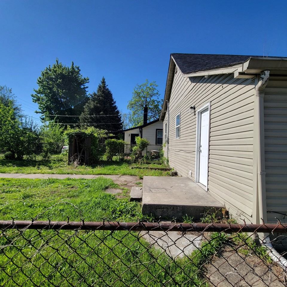 801 Warren Ave - Photo 6 of 11