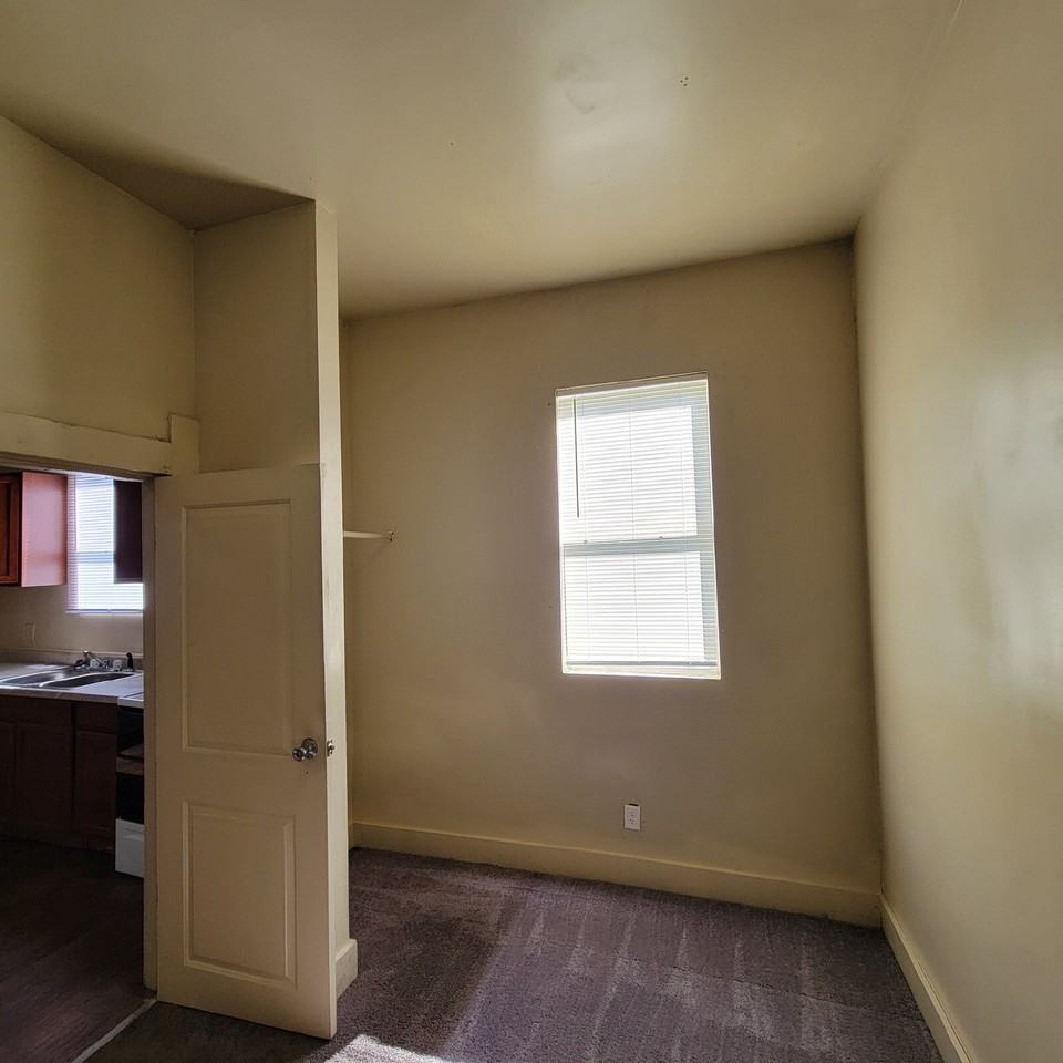 801 Warren Ave - Photo 7 of 11