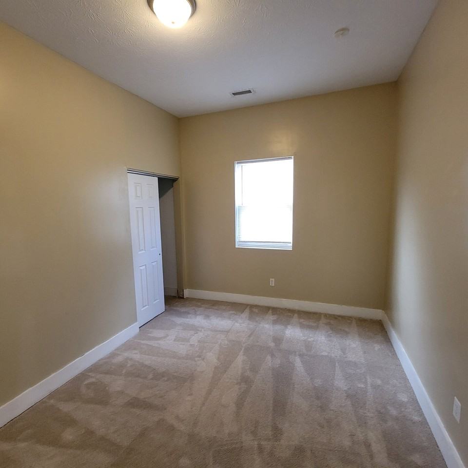 1354 Oliver Ave - Photo 6 of 7