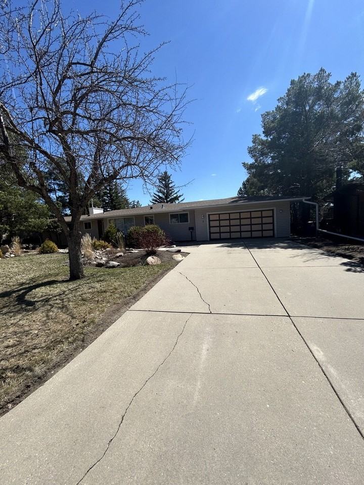 5 Qu'Appelle Crt - Photo 2 of 45