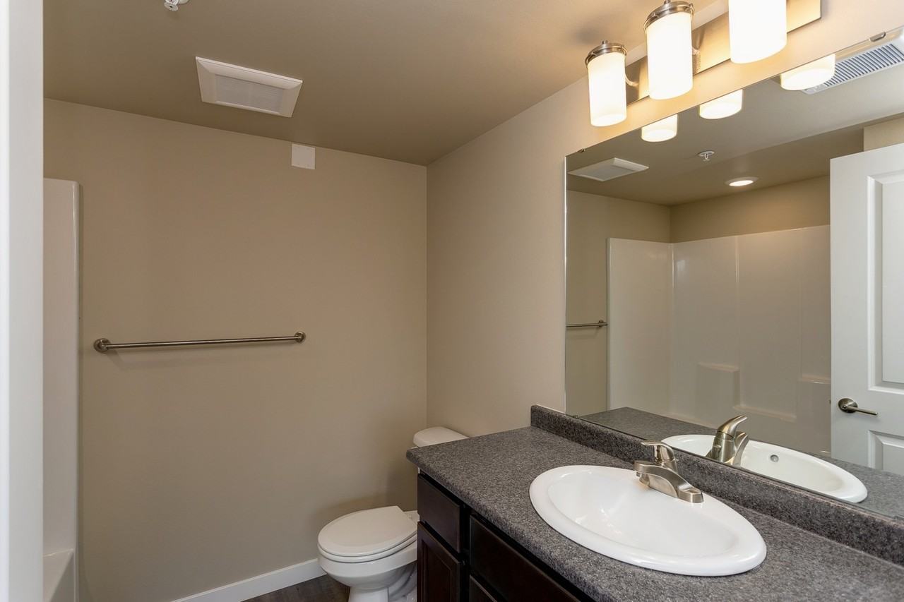 Broadway Station Apartments - Photo 6 of 10