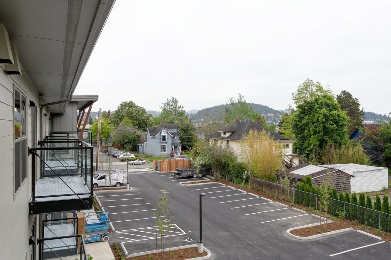 Broadway Station Apartments - Photo 7 of 10