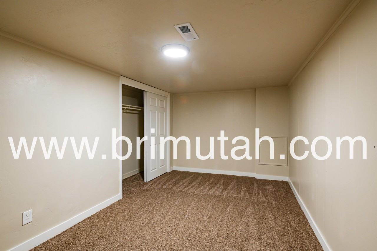 2393 S St - Photo 2 of 23