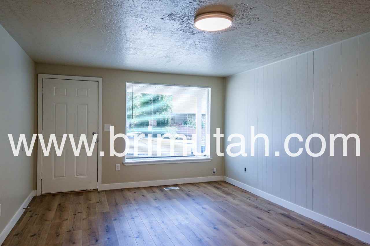 2393 S St - Photo 4 of 23