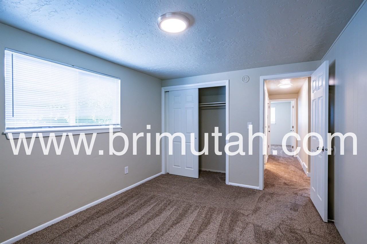 2393 S St - Photo 5 of 23