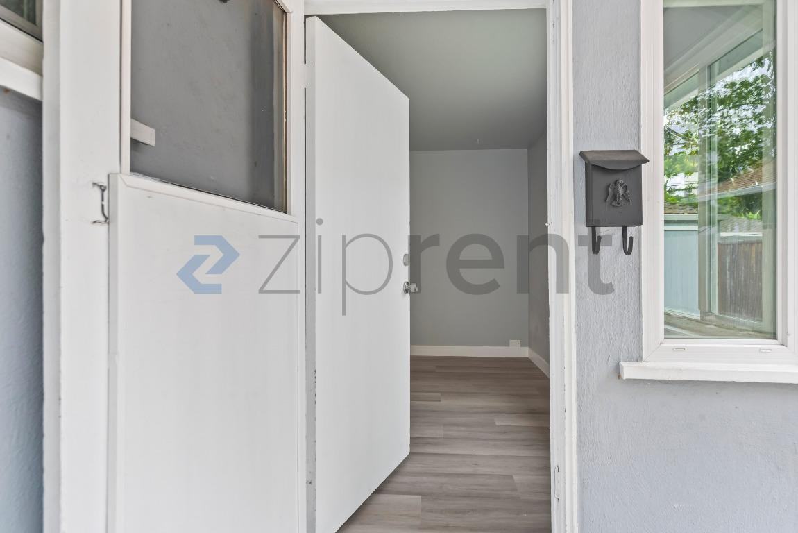 743 Miller St - Photo 5 of 22