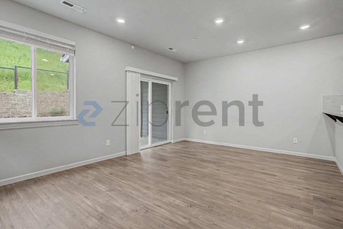 4231 Cloverhill Way - Photo 6 of 21