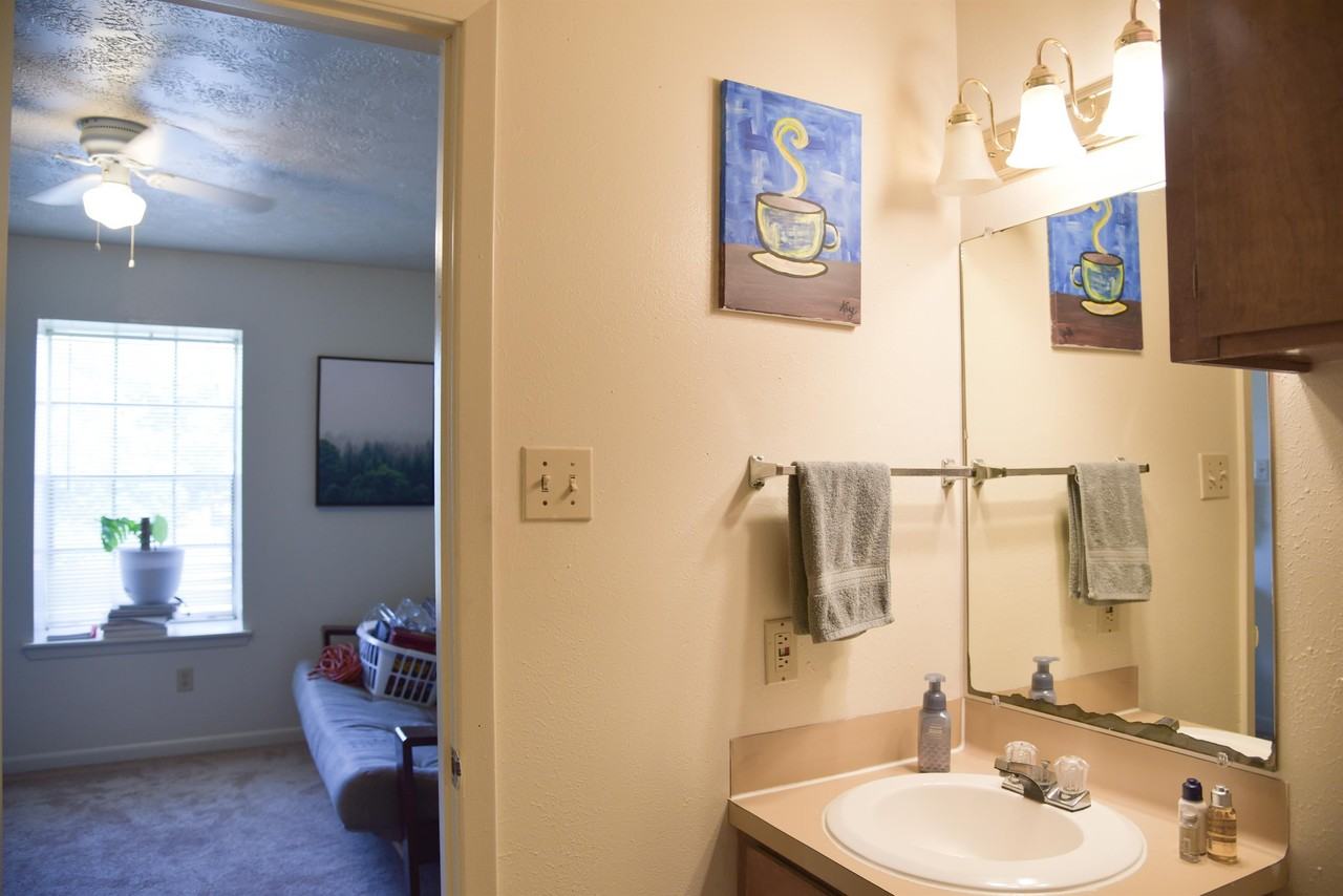 1900 Woodsman Dr #B - Photo 5 of 11