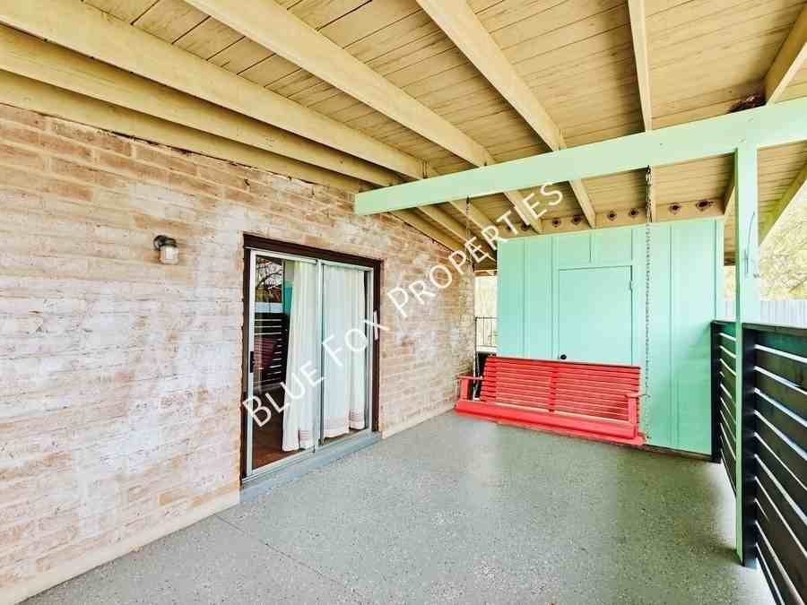 633 N Avenida Calma - Photo 3 of 21