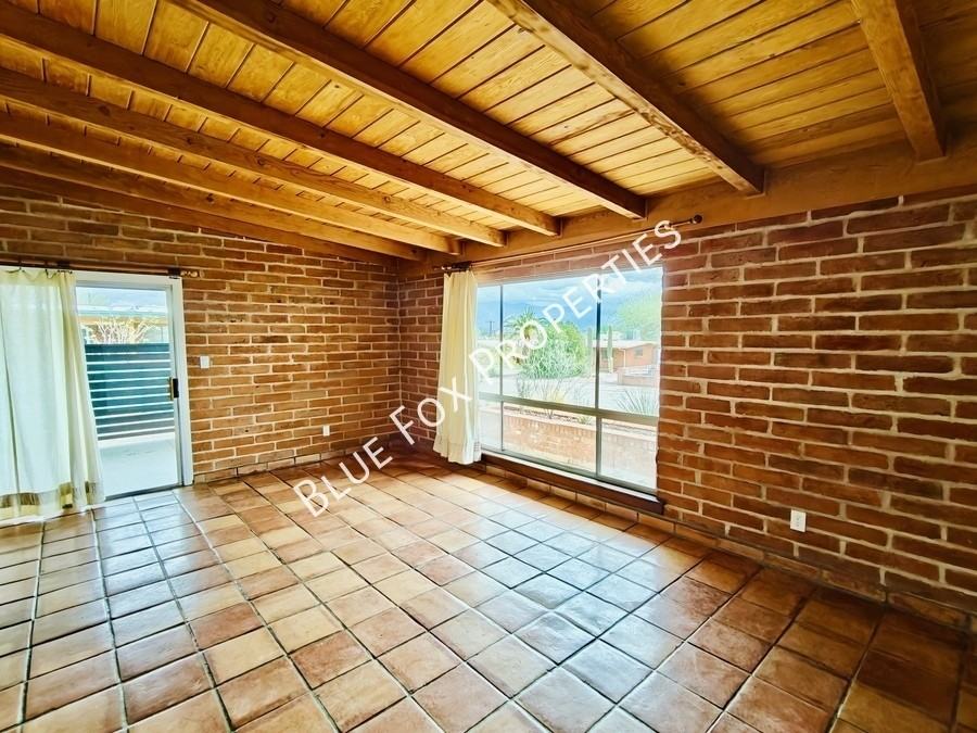 633 N Avenida Calma - Photo 7 of 21