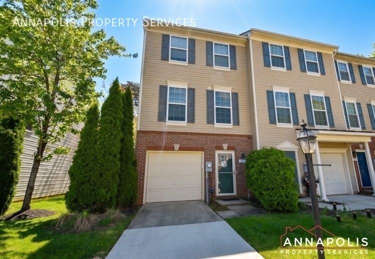 807 Croggan Cres