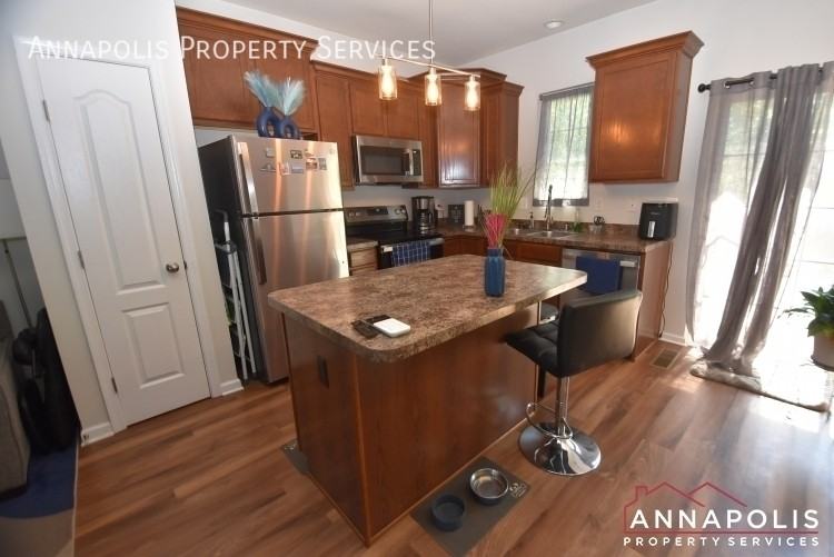 807 Croggan Cres - Photo 2 of 18