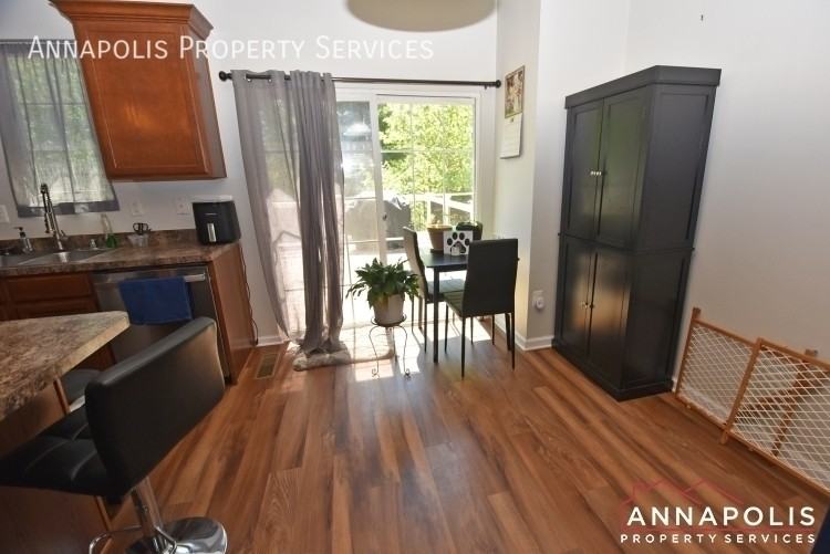 807 Croggan Cres - Photo 4 of 18
